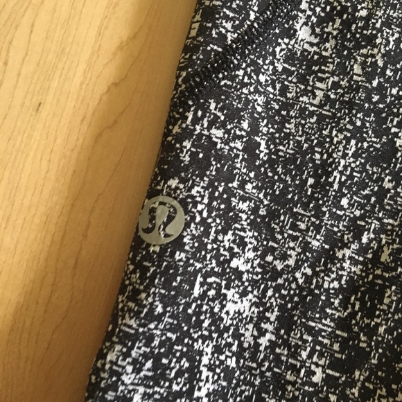 Lululemon leggings size 4 - Picture 5 of 7